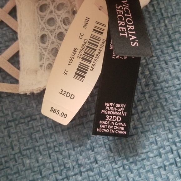 New! Victoria's Secret VERY SEXY PUSH UP! - Picture 8 of 8